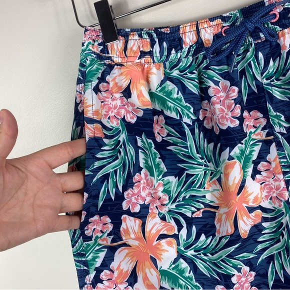 Vineyard Vines Swim Trunks Size Small - Picture 7 of 15